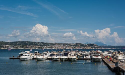 Wynajem jachtów Włochy – najpopularniejsze kierunki żeglugi