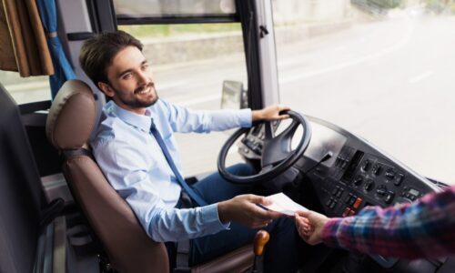 Wynajem busa z kierowcą – wygoda i bezpieczeństwo w podróży